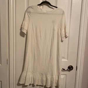 White ruffled sleeve maternity dress